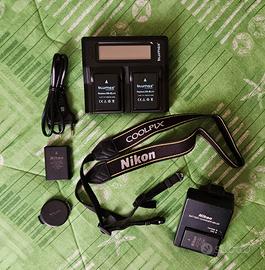 Nikon P7700 materiale vario in perfetto stato