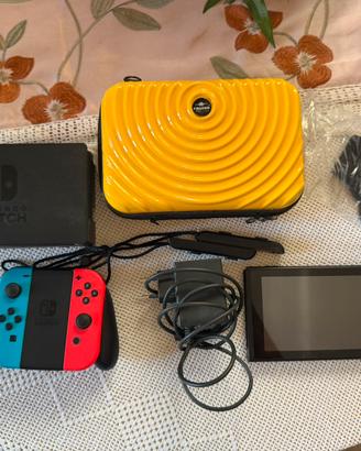 Nintendo Swtich V2(batteria potenziata) + 4 giochi