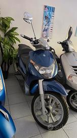 Piaggio Beverly 200 