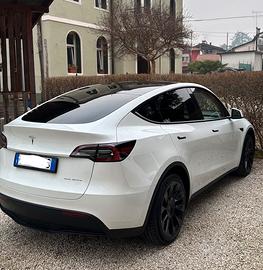 Subentro leasing tesla model Y 2024