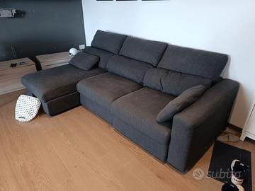 Divano tre posti con chaise longue (Ikea)