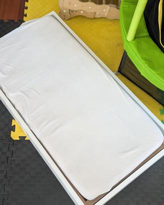 Letto per bambini neonati a terra su misura