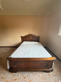 Letto con due comodini