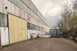 Lavis - Capannone con piazzale