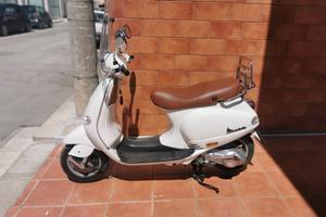 vespa et4 125 restaurata 