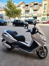Peugeot satelis 250 cc    15000 km   anno 2017