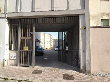 Posto auto in cortile condominiale