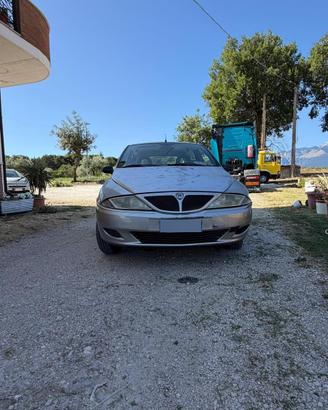 lancia y