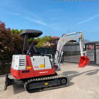 E141 Mini escavatore 24 q.li Takeuchi TB25