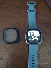 Smartwatch Fitbit versa 4 come nuovo