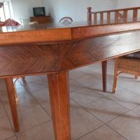 tavolo esagonale in legno lavorato