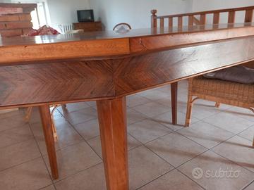 tavolo esagonale in legno lavorato