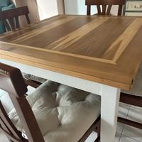 Tavolo con sedie in legno massello