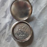 scatola argento con dollaro