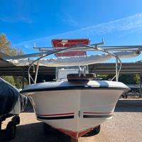 Barca da pesca Four Winns pronta al varo