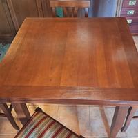 Tavolo in Legno con Sedie