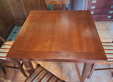 Tavolo in Legno con Sedie