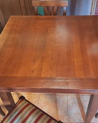 Tavolo in Legno con Sedie