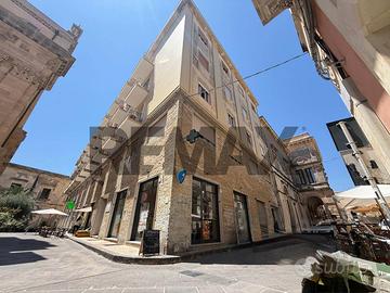 Rif.32461704-9- attivita'/lic.commerciale siracus