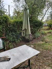 tavolo e ombrellone da giardino 