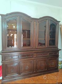 Credenza in legno massello.