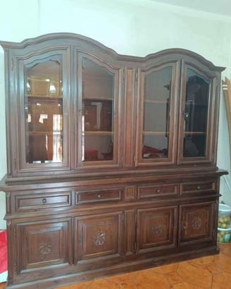 Credenza in legno massello.