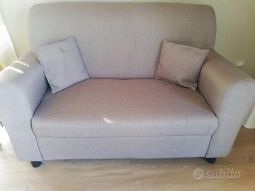 Divanetto grigio 2 posti quasi nuovo