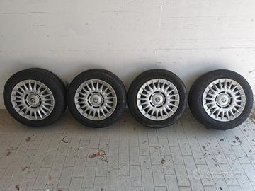 4 cerchi in ferro da 15 + gomme