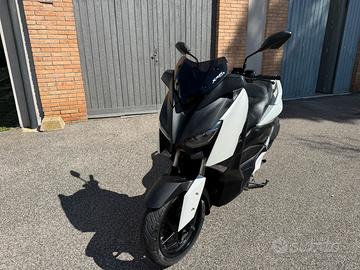 X-max 300