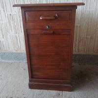 Mobile antico con serrandina