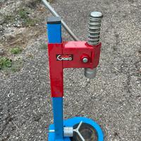 Tappatrice per tappi a corona