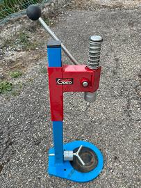 Tappatrice per tappi a corona