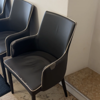 Poltroncine ecopelle e piantana alogena