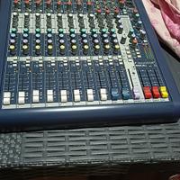 Mixer Soundcraft mfx8 