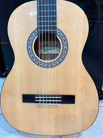 Chitarra classica usata pochissimo
