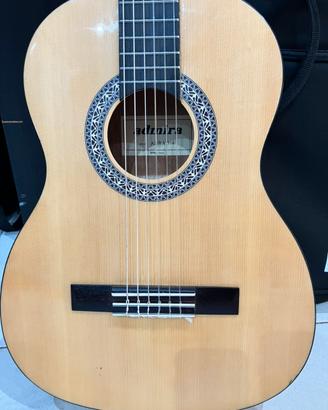 Chitarra classica usata pochissimo