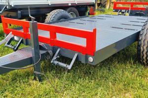 Rimorchio agricolo pianale portacingoli