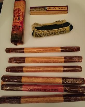 Incenso tibetano origine Nepal e bandierine 