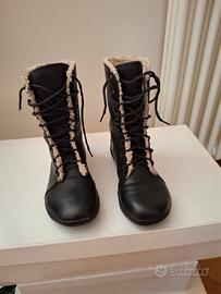 Stivaletti neri con pelo interno 