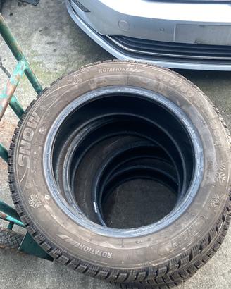 Treno di pneumatici 195/60 R 15