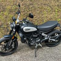 Ducati Scrambler Icon Dark 800