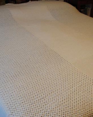 Coperta matrimoniale in lana all'uncinetto