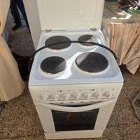 Cucina elettrica con forno 4 fuochi