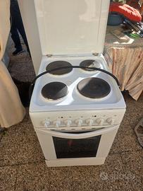 Cucina elettrica con forno 4 fuochi
