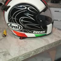 Casco Arai Chaser Ducati