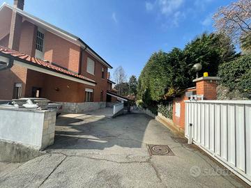 Villetta a schiera di 330 m² con più di 5 locali e