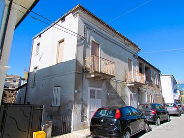 Fabbricato con giardino tutto indipendente