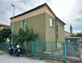 Immobile in asta di 246 m² con più di 5 locali e b