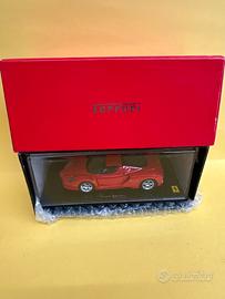 Enzo Ferrari, scala 1:43 rosso scuderia
