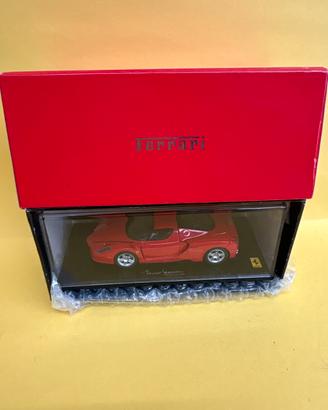 Enzo Ferrari, scala 1:43 rosso scuderia